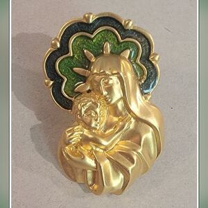 #Vintage #AVON Virgin Mary & Baby Jesus Lapel Tac Pin Mother & Child 1.5" x .88"